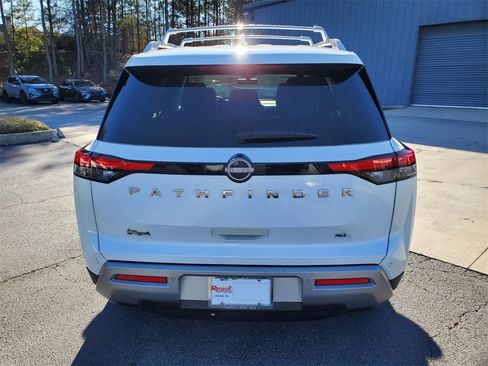 Certified 2025 Nissan Pathfinder SL image 5