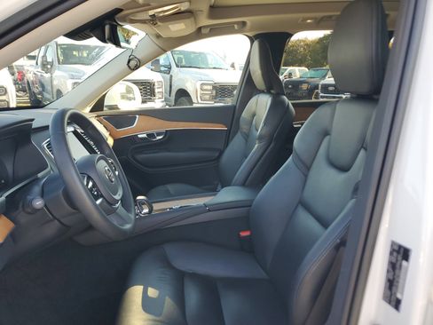 Used 2023 Volvo XC90 B6 Plus w/ Protection Package Premier image 12