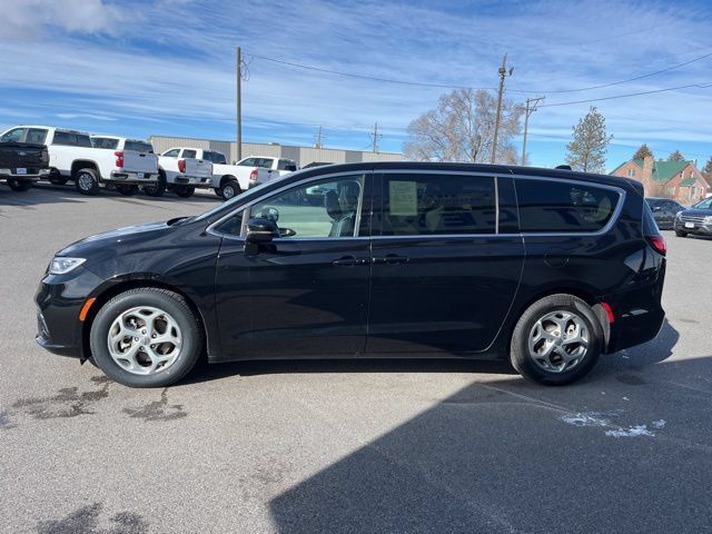 Used 2024 Chrysler Pacifica Limited FWD image 12