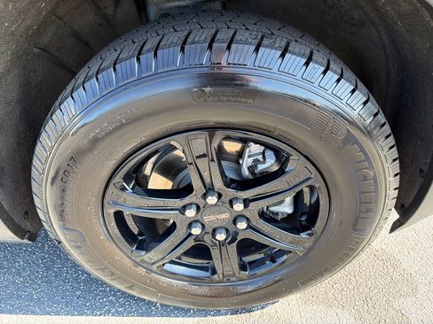 Used 2021 GMC Acadia AT4 w/ Trailering Package AWD/4WD image 12