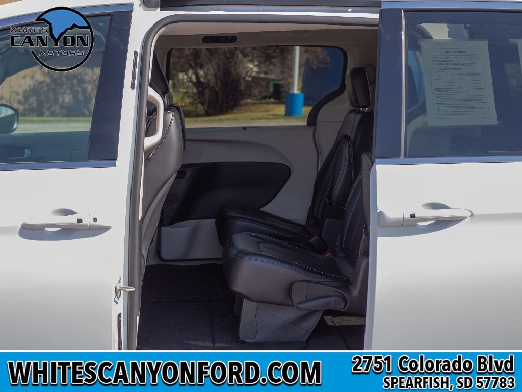 Used 2023 Chrysler Pacifica Touring-L FWD image 8