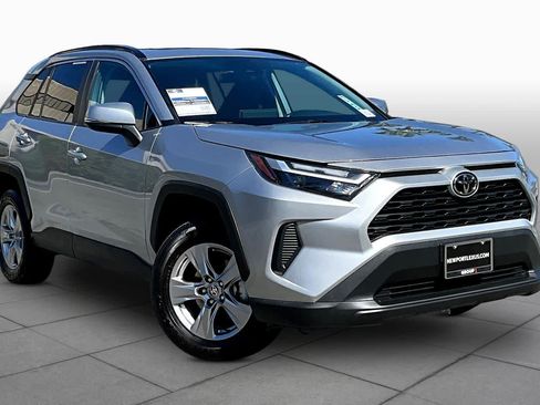 Used 2025 Toyota RAV4 XLE w/ Convenience Package image 2