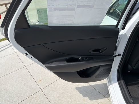 New 2025 Hyundai Elantra SEL FWD image 17