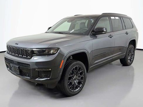 Used 2023 Jeep Grand Cherokee L Summit AWD/4WD image 16