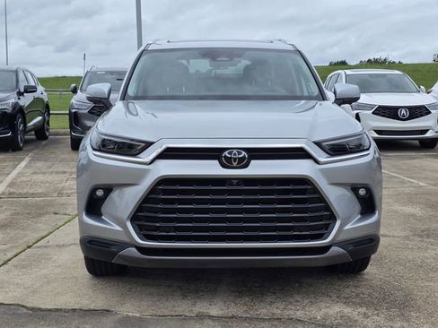 Used 2024 Toyota Grand Highlander AWD image 2