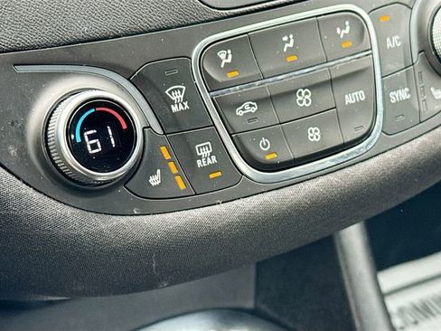 Used 2023 Chevrolet Malibu LT FWD image 19