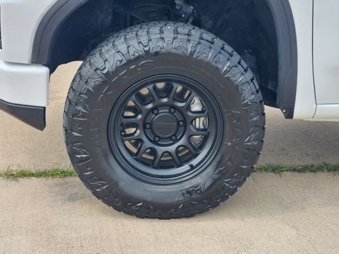 Used 2023 GMC Sierra 1500 AT4X AWD/4WD image 10
