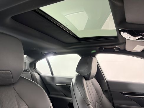 Used 2024 BMW 530i xDrive image 31