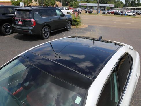 Used 2021 Toyota Camry XSE image 15