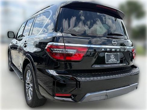 Used 2021 Nissan Armada SL w/ Captain's Chairs Package RWD image 4