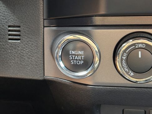 Used 2021 Toyota Tacoma TRD Sport w/ Technology Package AWD/4WD image 18