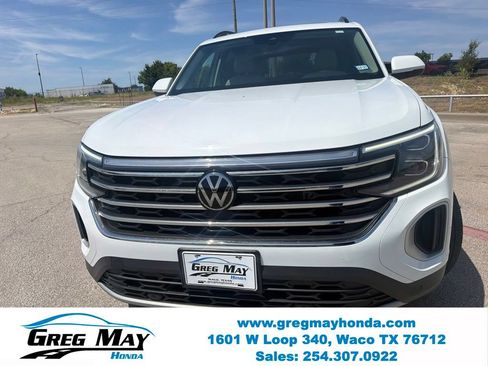 Used 2024 Volkswagen Atlas SE w/ Panoramic Sunroof Package FWD image 9