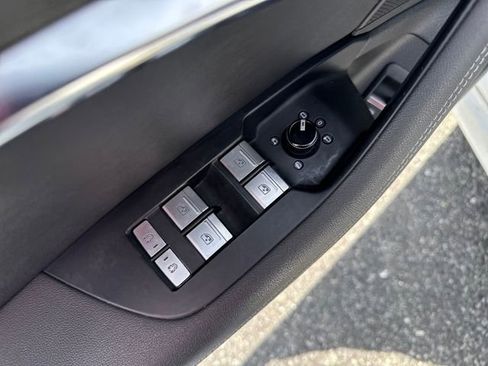 Used 2021 Audi A7 e Premium Plus w/ Executive Package image 11