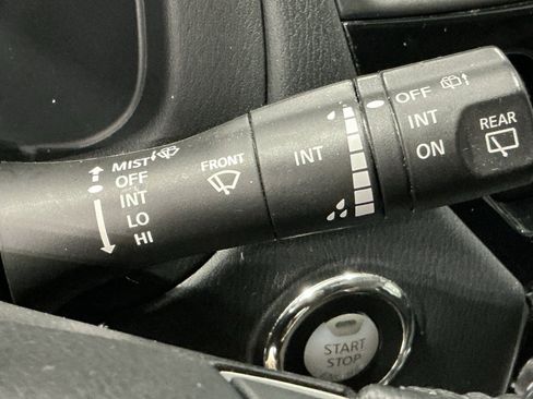 Used 2020 Nissan Pathfinder SV image 15