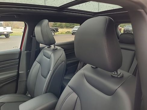 New 2026 Jeep Compass Latitude w/ Sun and Sound Group image 18