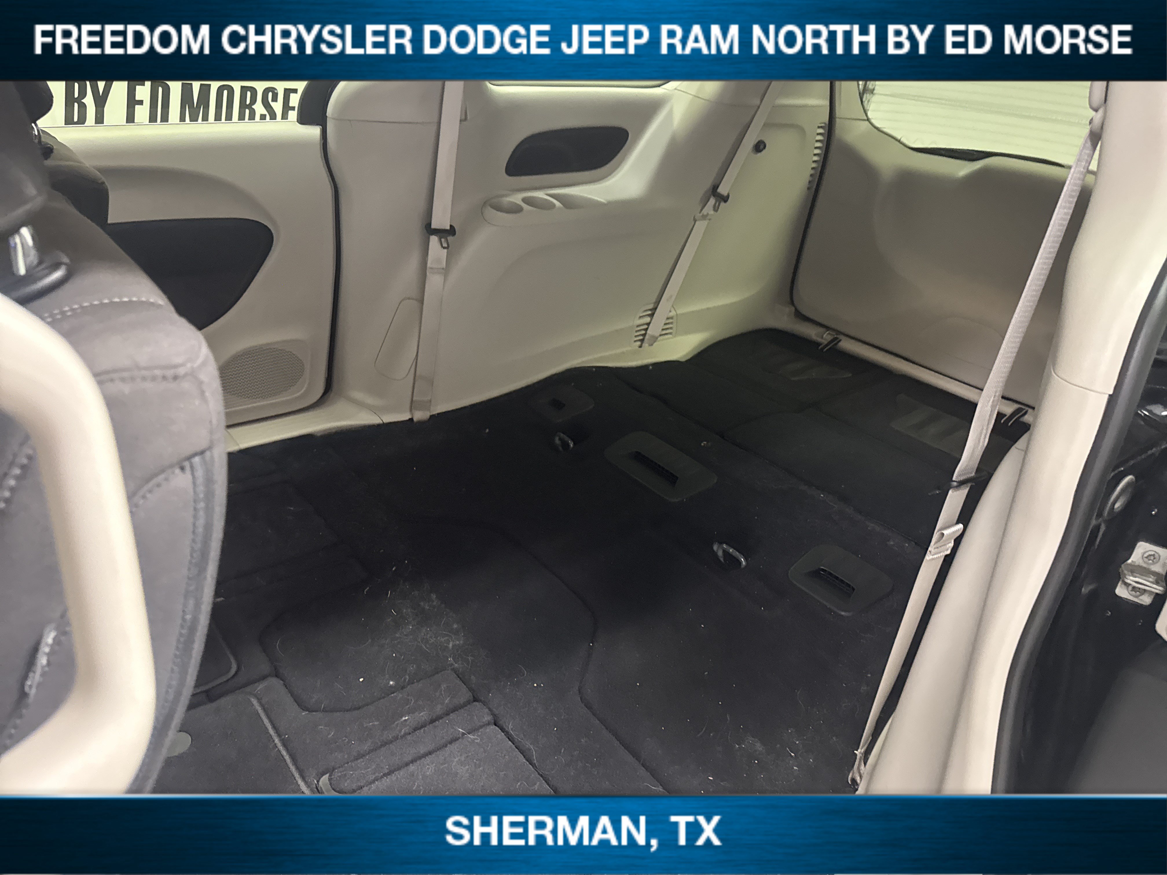 Used 2022 Chrysler Voyager LX FWD image 8