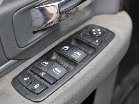 Used 2014 RAM 1500 Classic SLT AWD/4WD image 13