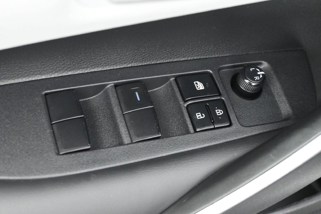 Used 2024 Toyota Corolla SE FWD image 4