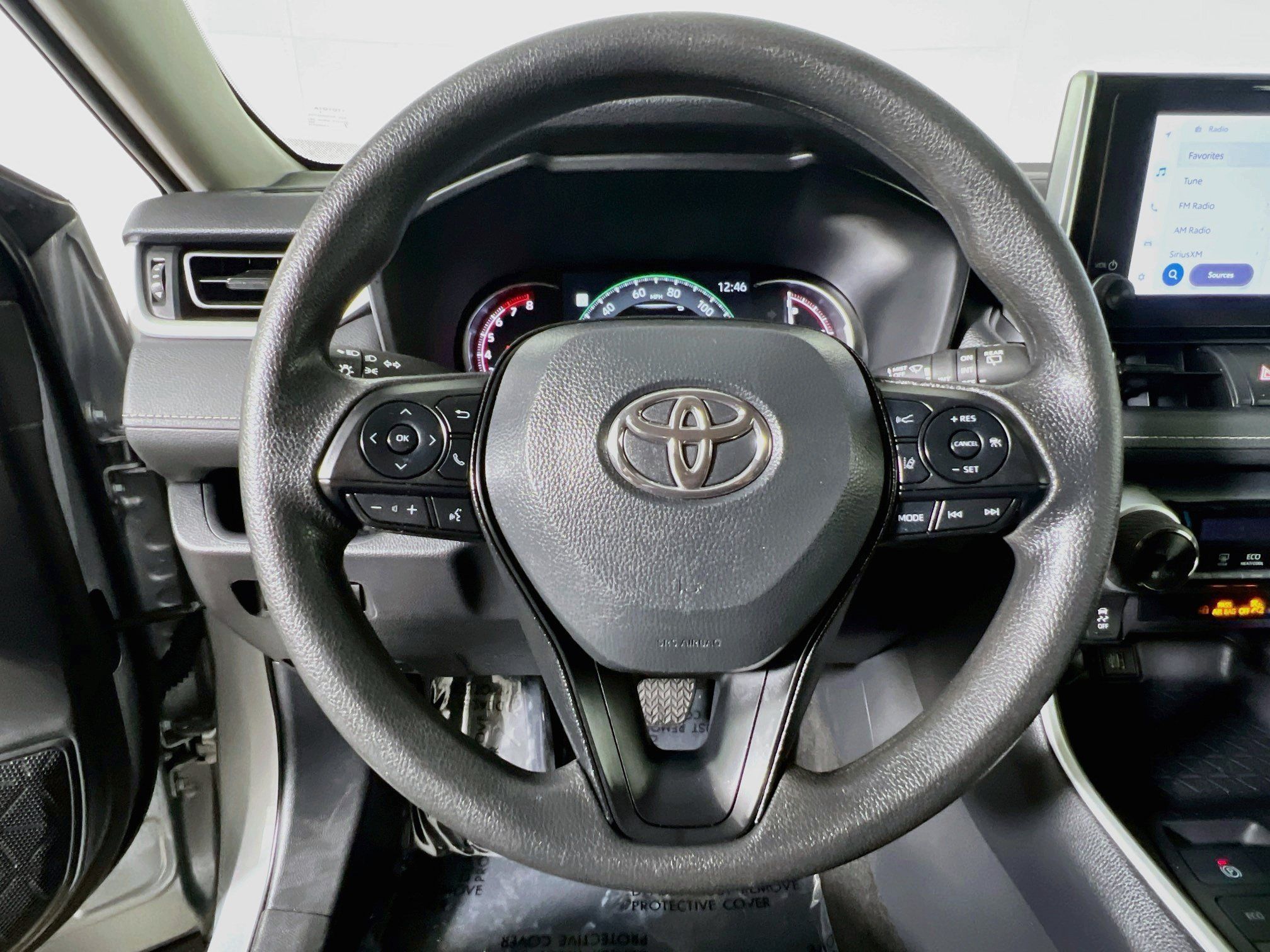 Used 2025 Toyota RAV4 XLE FWD image 18