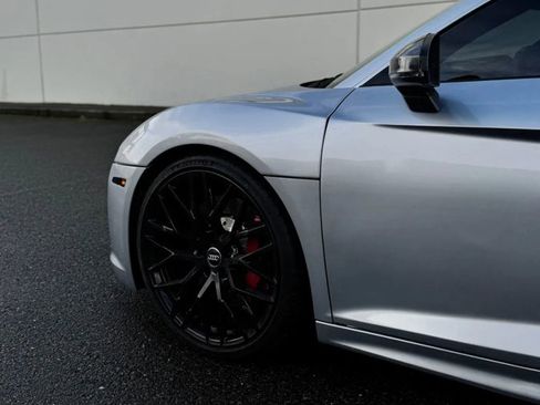 Used 2017 Audi R8 V10 w/ Carbon Exterior Package image 13