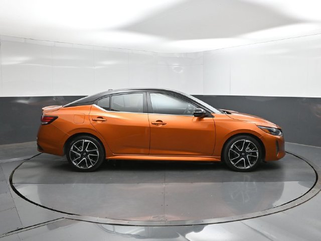 Used 2025 Nissan Sentra SR FWD image 15