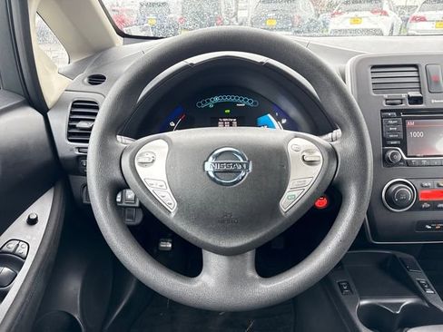 Used 2017 Nissan Leaf S image 18