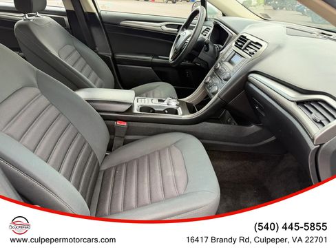 Used 2018 Ford Fusion SE FWD image 15