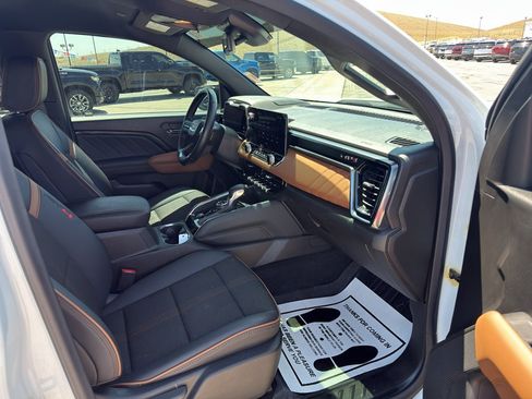 Certified 2024 GMC Canyon AT4 AWD/4WD image 9