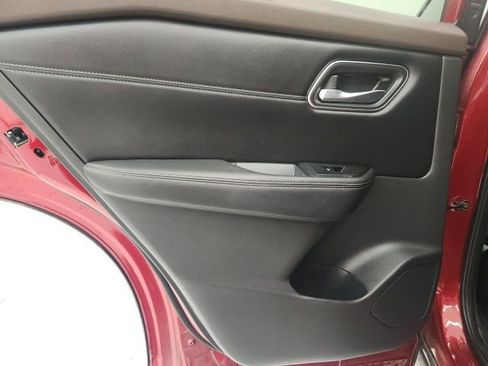 Used 2021 Nissan Rogue SV w/ Premium Package image 9