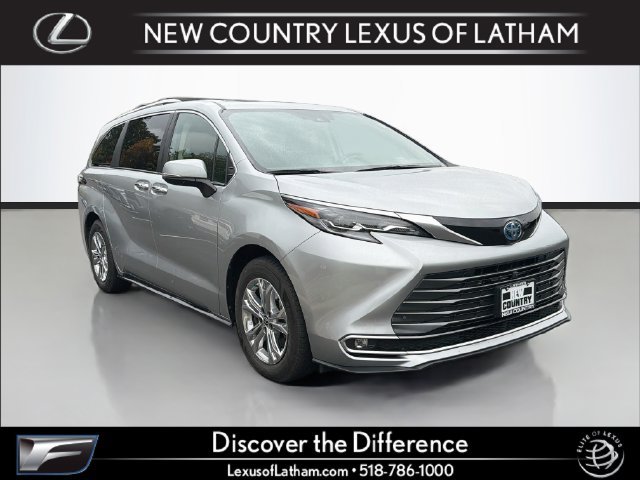 Used 2024 Toyota Sienna Platinum AWD/4WD image 1