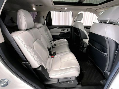 Used 2024 Honda Pilot Touring image 20