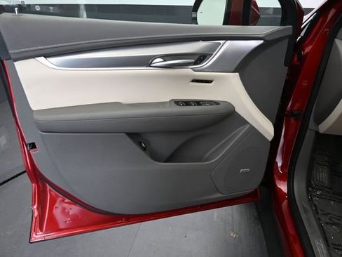 Used 2025 Cadillac XT5 Premium Luxury AWD/4WD image 17