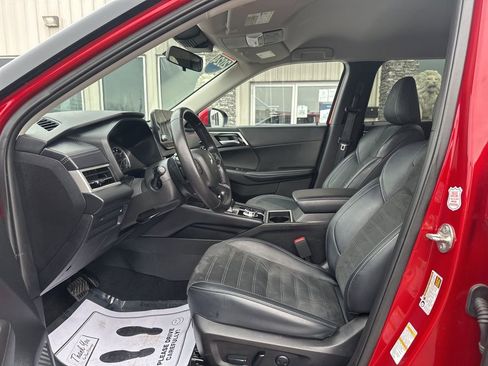 Used 2024 Mitsubishi Outlander SE image 12