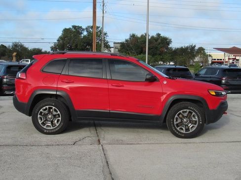 Used 2019 Jeep Cherokee Trailhawk w/ Cold Weather Group image 3