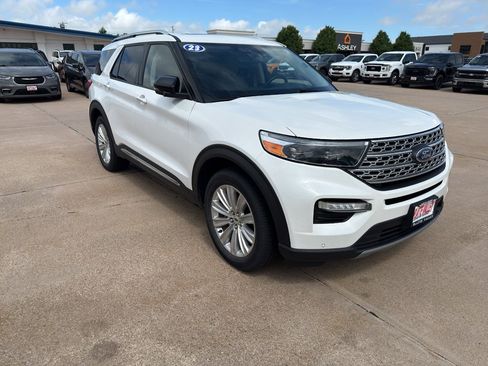 Used 2023 Ford Explorer Limited w/ Equipment Group 301A AWD/4WD image 2