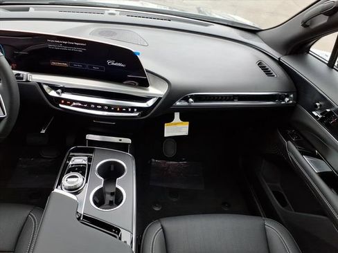 New 2026 Cadillac Lyriq Luxury AWD/4WD image 17