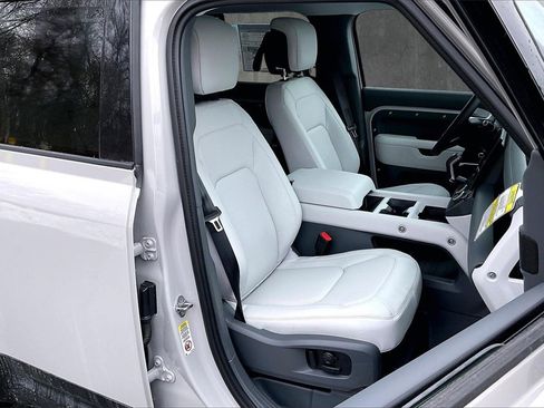 New 2026 Land Rover Defender 110 X-Dynamic SE image 11