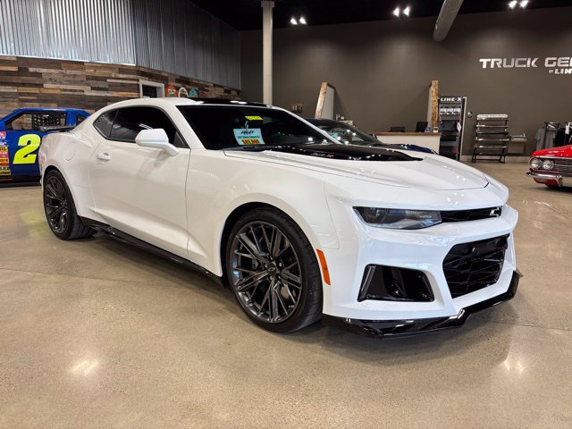 Used 2021 Chevrolet Camaro ZL1 RWD image 5