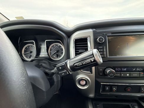 Used 2019 Nissan Titan SV w/ SV Convenience Package image 22