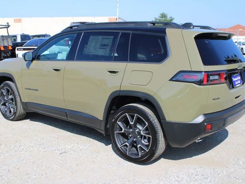 New 2026 Jeep Cherokee Overland w/ Trailer Tow Group AWD/4WD image 6