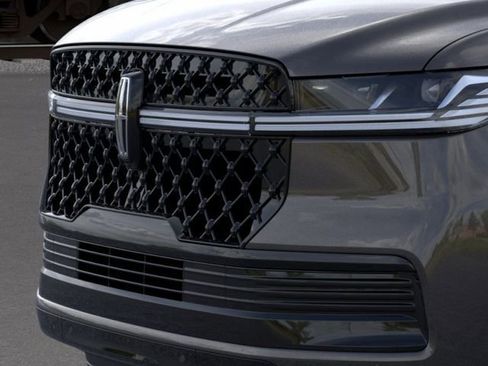 New 2026 Lincoln Navigator L Black Label AWD/4WD image 18