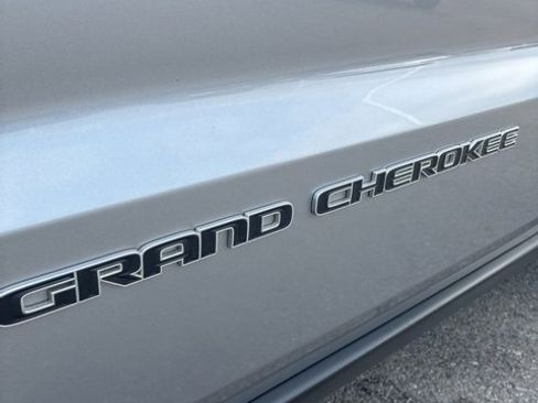 Used 2019 Jeep Grand Cherokee Limited image 10