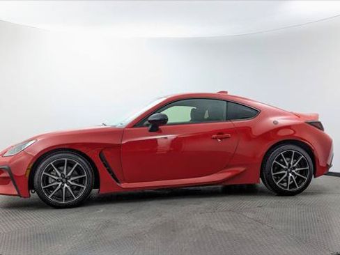 Used 2024 Toyota GR86 RWD image 3