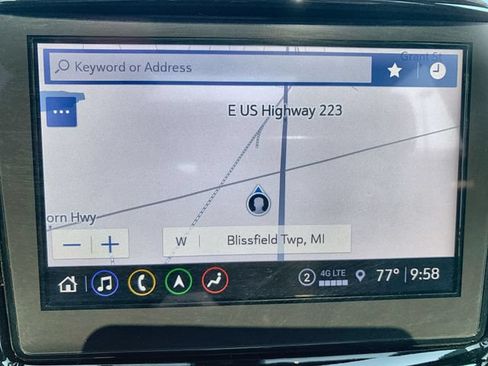 Used 2023 Chevrolet Traverse Premier FWD image 14