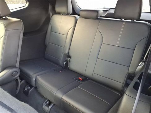 Used 2024 GMC Acadia Elevation image 9