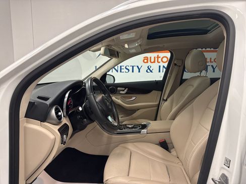 Used 2018 Mercedes-Benz GLC 300 4MATIC image 6