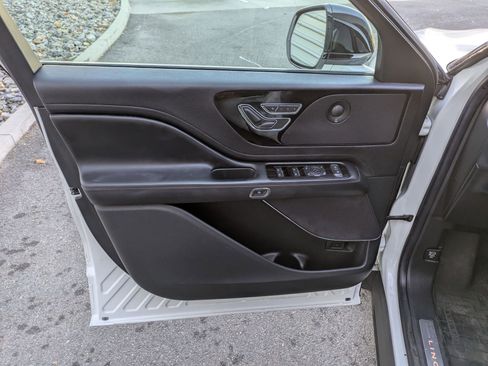 Used 2022 Lincoln Aviator Reserve w/ Elements Package Plus image 13