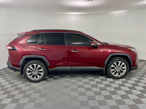 Used 2019 Toyota RAV4 Limited w/ Advanced Technology Package AWD/4WD image 6