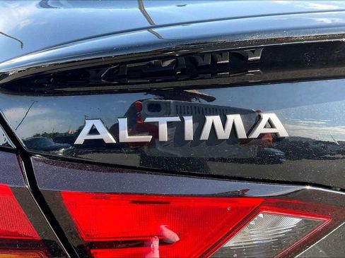 Used 2023 Nissan Altima 2.5 SR FWD image 26