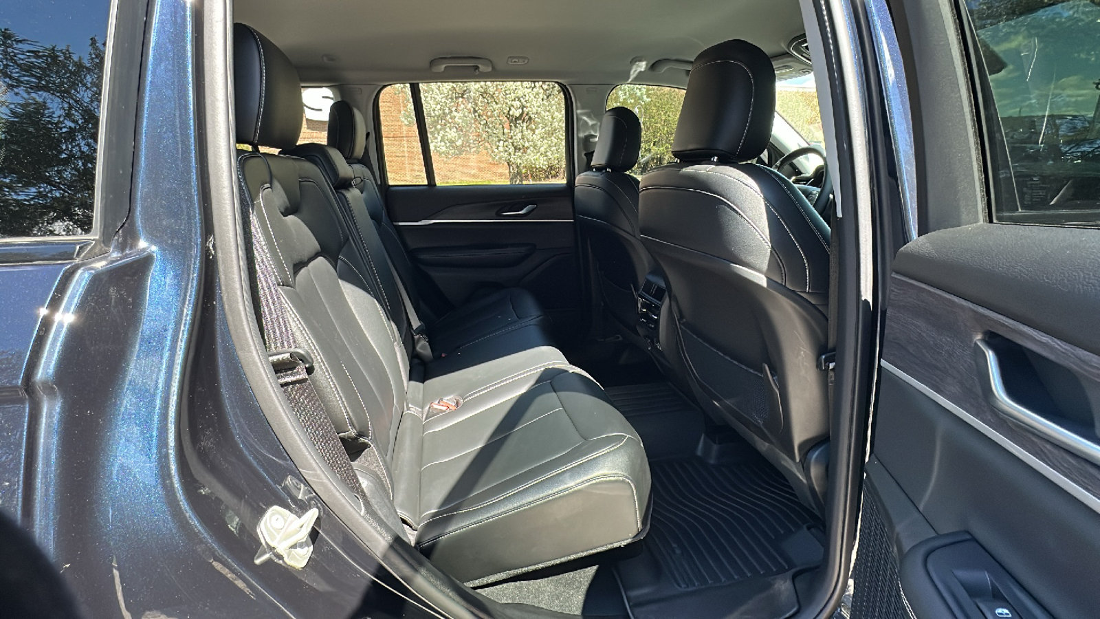 Used 2023 Jeep Grand Cherokee Limited AWD/4WD image 26